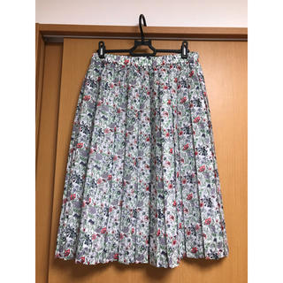 アマカ(AMACA)の新品同様 アマカ  リバティ柄スカート 3.5万(ひざ丈スカート)