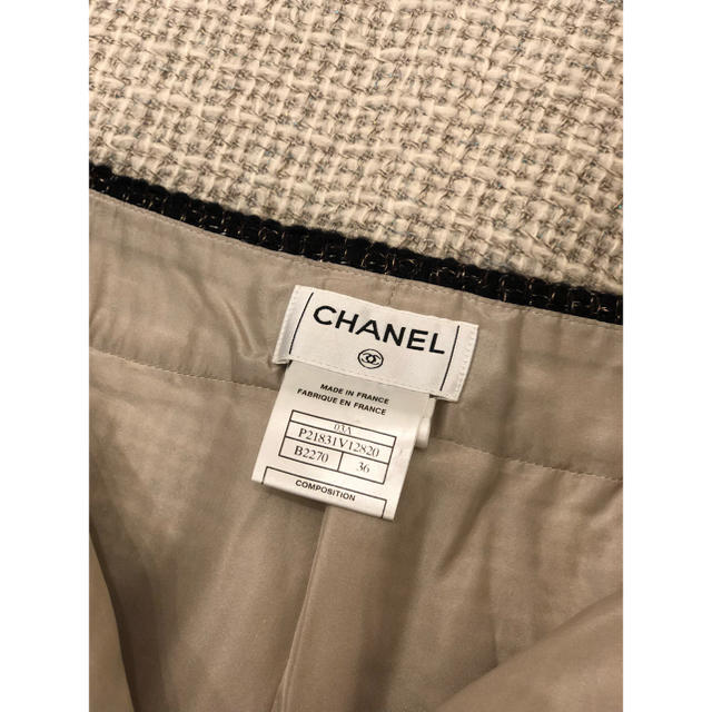 CHANEL(シャネル)のモモ357様ご専用【CHANEL/シャネル】白×黒×シルバー★ツイードスカート レディースのスカート(ひざ丈スカート)の商品写真