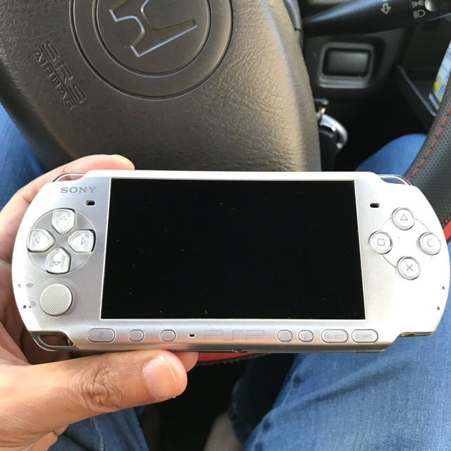 PlayStation Portable(プレイステーションポータブル)のpsp -3000 fw 最終 メモリーカード4gb付き エンタメ/ホビーのゲームソフト/ゲーム機本体(携帯用ゲーム機本体)の商品写真