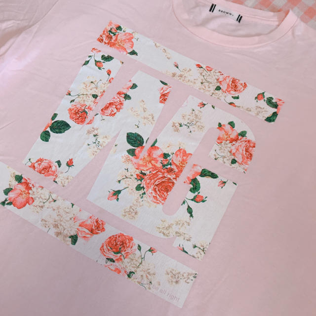 WEGO(ウィゴー)のWEGO 花柄Tシャツ レディースのトップス(Tシャツ(半袖/袖なし))の商品写真
