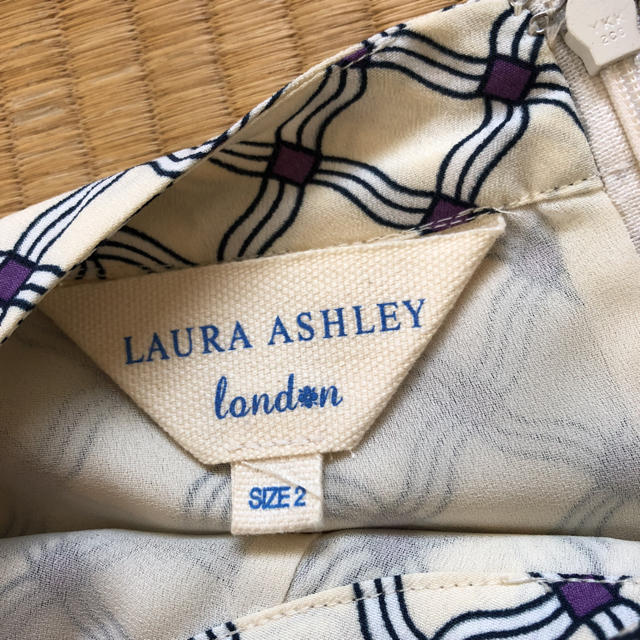 LAURA ASHLEY(ローラアシュレイ)のワンピース ローラーアシュレイ レディースのワンピース(ひざ丈ワンピース)の商品写真