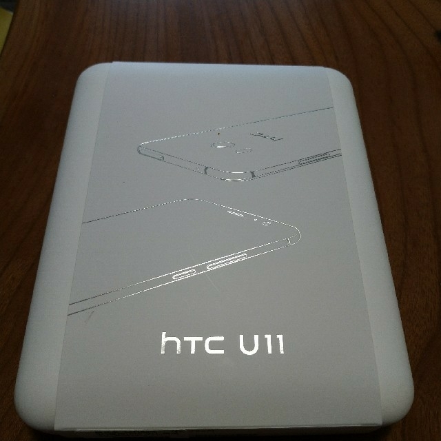 HTC(ハリウッドトレーディングカンパニー)のSIMロック解除済み　HTC U11 ブラック スマホ/家電/カメラのスマートフォン/携帯電話(スマートフォン本体)の商品写真