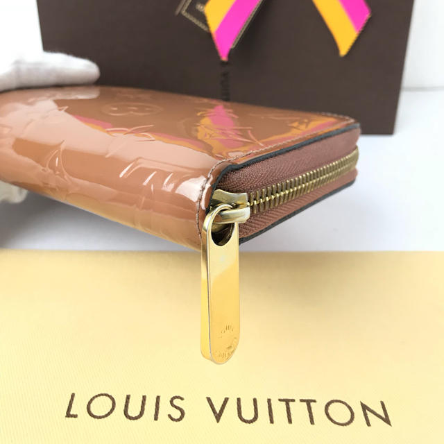 LOUIS VUITTON(ルイヴィトン)のルイヴィトン  ジッピーウォレット  ローズヴェルール  モノグラム  エナメル レディースのファッション小物(財布)の商品写真