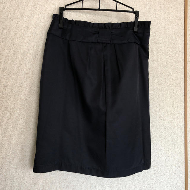 OFUON(オフオン)の紺色 スカート レディースのスカート(ひざ丈スカート)の商品写真