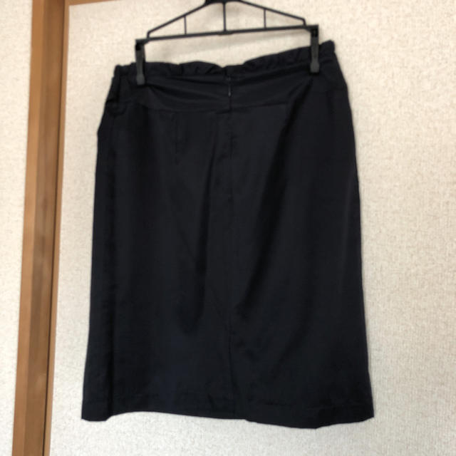 OFUON(オフオン)の紺色 スカート レディースのスカート(ひざ丈スカート)の商品写真
