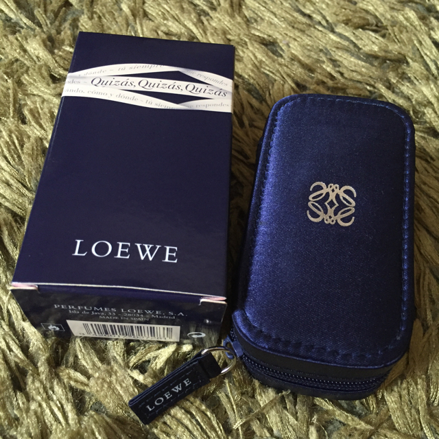 LOEWE(ロエベ)のロエベ⋆ミニバニティ⋆ミラー付きポーチ✨非売品レア⋆新品未使用 レディースのファッション小物(ポーチ)の商品写真