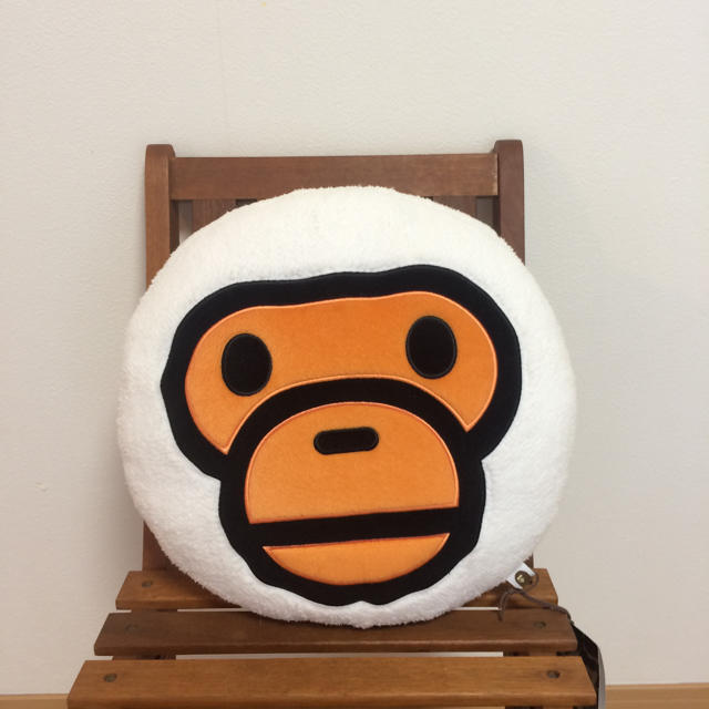 A BATHING APE(アベイシングエイプ)のAPE マイロ クッション 直径36cm インテリア/住まい/日用品のインテリア小物(クッション)の商品写真