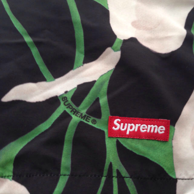 Supreme(シュプリーム)のsupreme lily shorts 即発送 メンズのパンツ(ショートパンツ)の商品写真