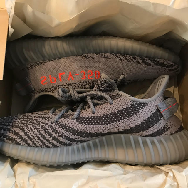 希少新品未使用Yeezy Boost 350 V2Beluga