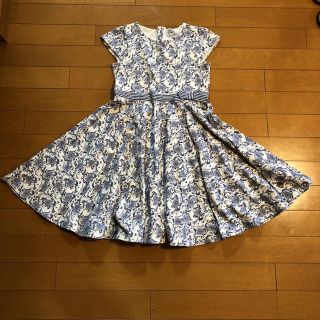 アルマーニ ジュニア(ARMANI JUNIOR)の（美品）アルマーニジュニア サイズ8A 130cm 花柄ロゴ入りワンピース(ワンピース)