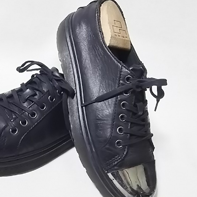 Dr.Martens(ドクターマーチン)の希少デザイン!ドクターマーチン高級大人のストレートチップスニーカー黒銀！ メンズの靴/シューズ(スニーカー)の商品写真