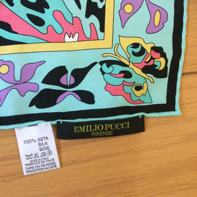 EMILIO PUCCI(エミリオプッチ)の試着のみ エミリオプッチ シルクスカーフ レディースのファッション小物(バンダナ/スカーフ)の商品写真