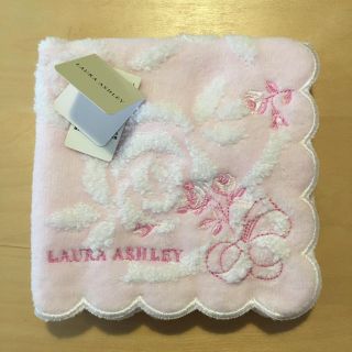 ローラアシュレイ(LAURA ASHLEY)の【新品◎裏面に1㍉大の購入時汚れあり⤵︎】ローラアシュレイ ハンドタオル☆(ハンカチ)