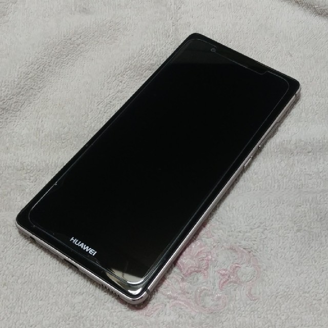 HUAWEI P9（チタニウムグレー　SIMフリー）中古超美品 スマホ/家電/カメラのスマートフォン/携帯電話(スマートフォン本体)の商品写真