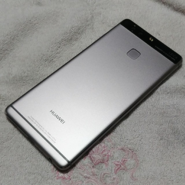 HUAWEI P9（チタニウムグレー　SIMフリー）中古超美品 スマホ/家電/カメラのスマートフォン/携帯電話(スマートフォン本体)の商品写真