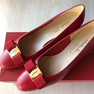 ferragamo Varaスエードパンプス D7