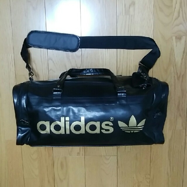 adidas(アディダス)の2,３回使用　adidas☆黒ボストンバッグ(訳あり) メンズのバッグ(ボストンバッグ)の商品写真