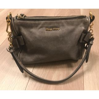 ミュウミュウ(miumiu)のMIUMIU バック(ハンドバッグ)