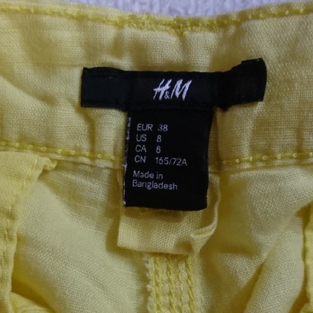 H&M(エイチアンドエム)のH&M イエローなショートパンツ レディースのパンツ(ショートパンツ)の商品写真