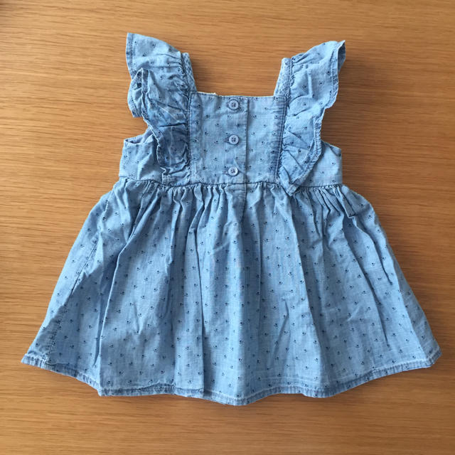 babyGAP(ベビーギャップ)の美品 baby GAP 70 小花柄 シャンブレーワンピース キッズ/ベビー/マタニティのベビー服(~85cm)(ワンピース)の商品写真