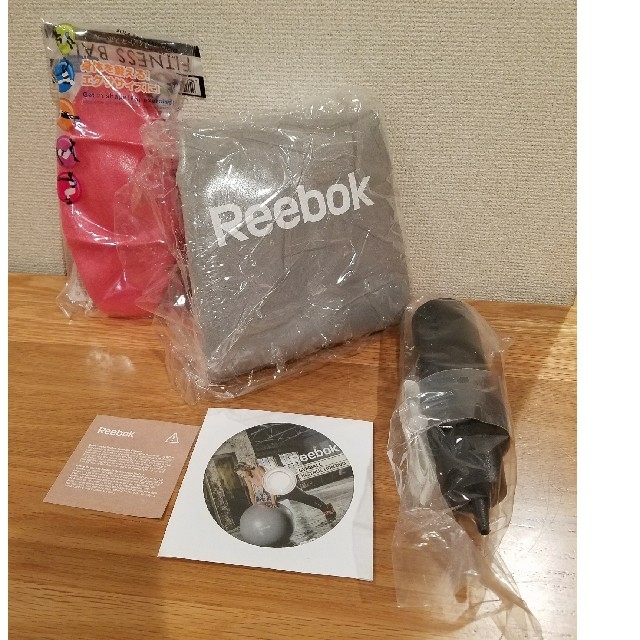 Reebok(リーボック)のReebokのバランスボール(55センチ) コスメ/美容のダイエット(エクササイズ用品)の商品写真