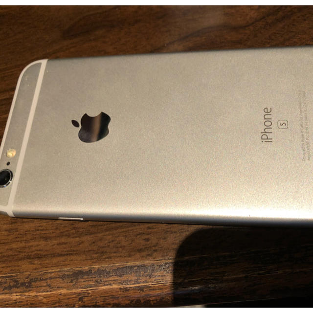 iPhone(アイフォーン)のiPhone6s シルバー 64GB SIMロック解除 スマホ/家電/カメラのスマートフォン/携帯電話(スマートフォン本体)の商品写真