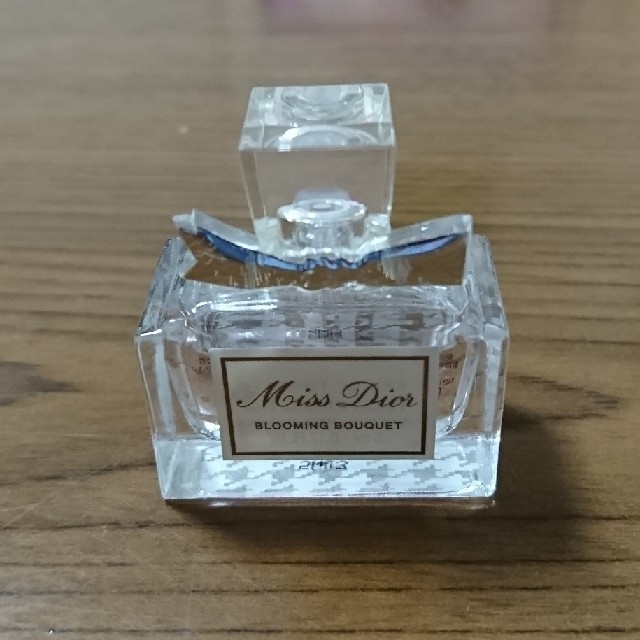 Christian Dior(クリスチャンディオール)のミスディオールブルーミングブーケ■オードトワレ■ミニサイズ コスメ/美容の香水(香水(女性用))の商品写真