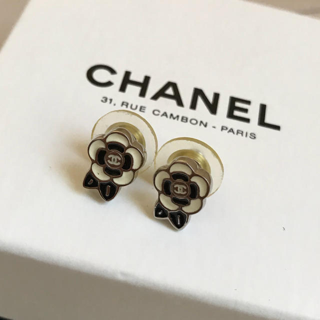 シャネル カメリア ピアス ブラック×ホワイト - phillipsturismo.mx