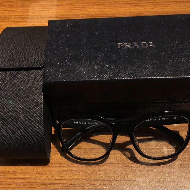 伊達メガネ PRADA