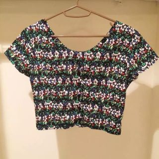 エモダ(EMODA)の美品☆EMODA♡ミニ丈花柄トップス(Tシャツ(半袖/袖なし))