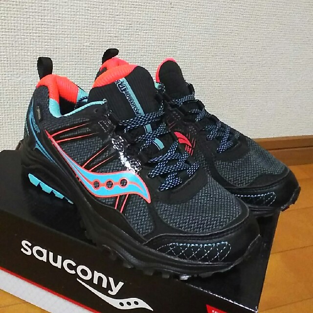 新品 【SAUCONY】 サッカニー   ゴアテックス 23.5cm