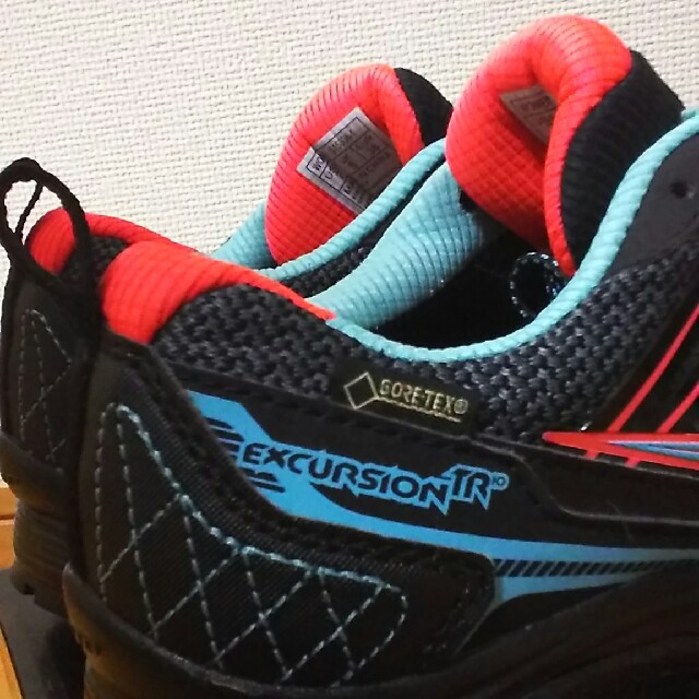 新品 【SAUCONY】 サッカニー   ゴアテックス 23.5cm 1