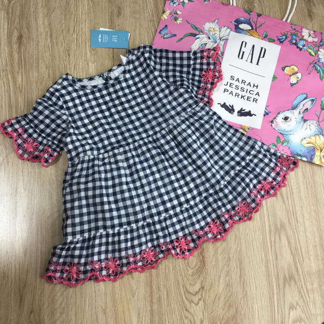 babyGAP(ベビーギャップ)のベビーギャップ サラジェシカパーカー ワンピース 80センチ キッズ/ベビー/マタニティのベビー服(~85cm)(ワンピース)の商品写真