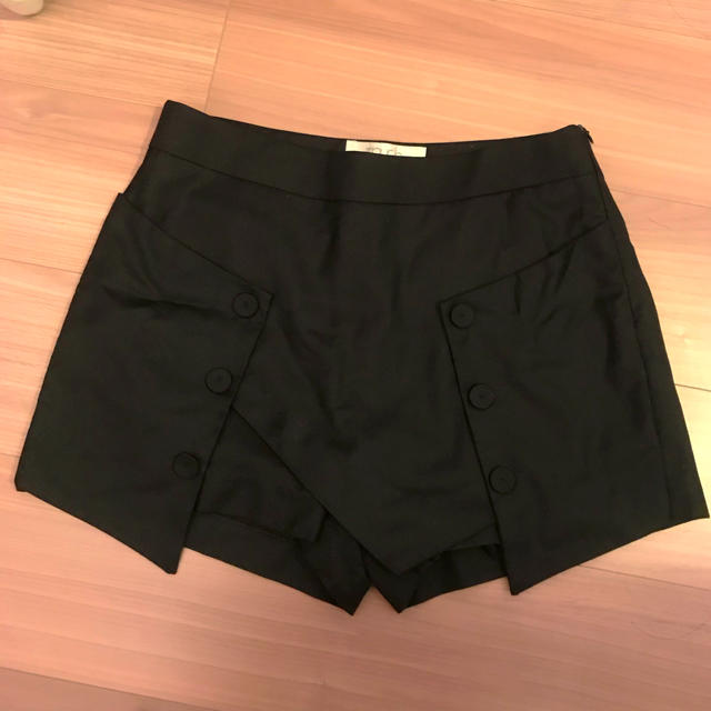 OPENING CEREMONY(オープニングセレモニー)の変形スカート ショートパンツ  undercover dholic レディースのパンツ(ショートパンツ)の商品写真