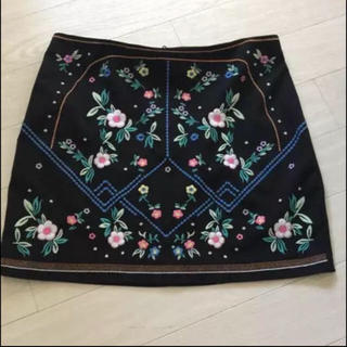 エイチアンドエム(H&M)のH&M 台形ミニ 刺繍スカート サイズ40(ミニスカート)