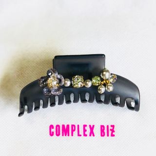 コンプレックスビズ(Complex Biz)のCOMPLEX BIZ♡フラワーモチーフバンスクリップ♡グレー(バレッタ/ヘアクリップ)