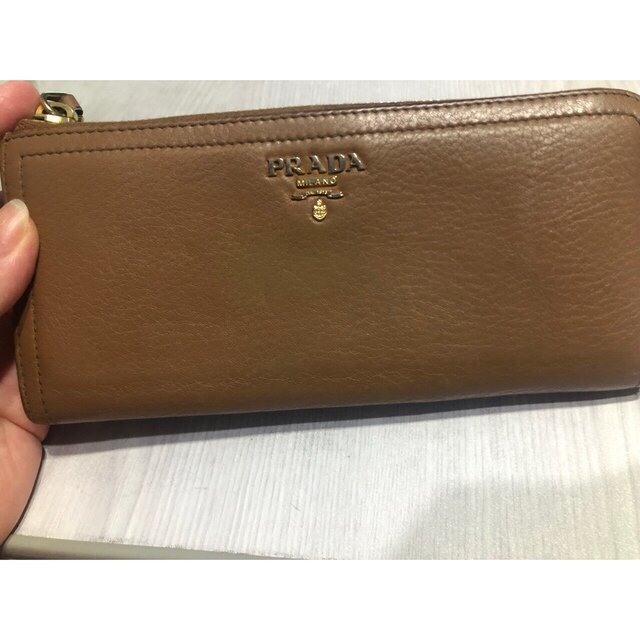 PRADA(プラダ)のTERRZZO様　専用　プラダ　PRADA 長財布 レディースのファッション小物(財布)の商品写真