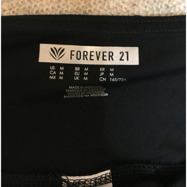 FOREVER 21(フォーエバートゥエンティーワン)のforever21 スポーツ レギンス 黒 × ベージュ M スポーツ/アウトドアのトレーニング/エクササイズ(トレーニング用品)の商品写真