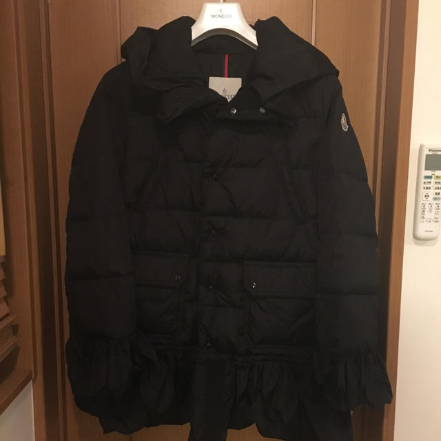 MONCLER(モンクレール)のお値下げ！！美品 モンクレール国内正規品 ダウンコート サイズ2 レディースのジャケット/アウター(ダウンコート)の商品写真