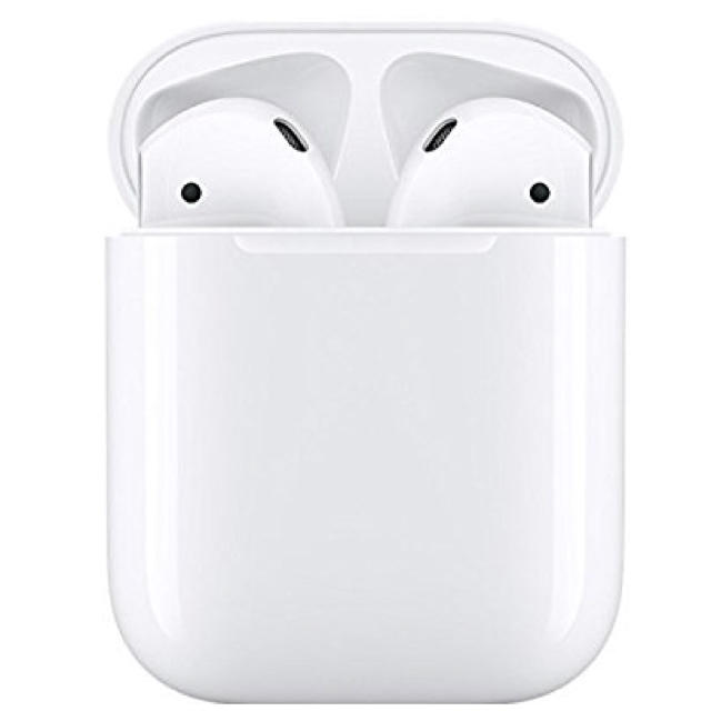 Apple(アップル)のAirPods スマホ/家電/カメラのオーディオ機器(ヘッドフォン/イヤフォン)の商品写真