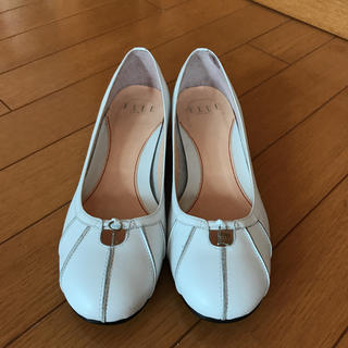 エル(ELLE)のhamamama専用お値下げELLE 白い靴(ローファー/革靴)