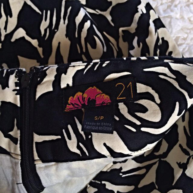 FOREVER 21(フォーエバートゥエンティーワン)の花柄スカート♡F21 レディースのスカート(ミニスカート)の商品写真