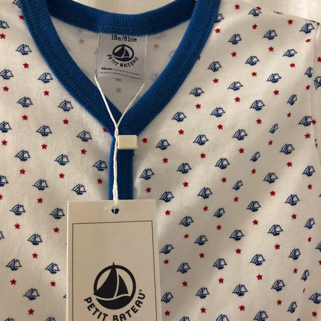 PETIT BATEAU(プチバトー)の新品未使用 プチバトー ショートロンパース 18m81cm キッズ/ベビー/マタニティのベビー服(~85cm)(ロンパース)の商品写真