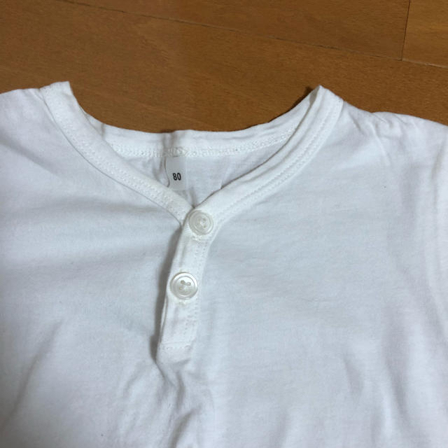 MUJI (無印良品)(ムジルシリョウヒン)の左側のみ 半袖 白 シャツ 無印良品 80cm キッズ/ベビー/マタニティのベビー服(~85cm)(Ｔシャツ)の商品写真