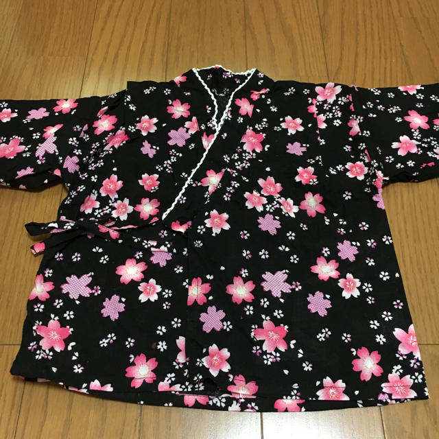 西松屋(ニシマツヤ)の女児 浴衣 100センチ 桜柄 キッズ/ベビー/マタニティのキッズ服女の子用(90cm~)(甚平/浴衣)の商品写真