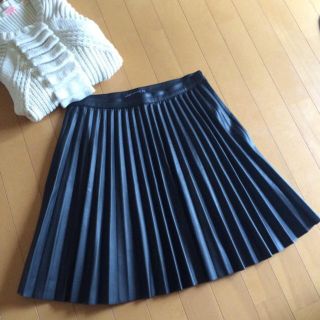 ザラ(ZARA)のＺＡＲＡ今季 レザーコーティングSK(ひざ丈スカート)