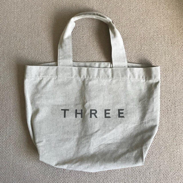 THREE(スリー)の【THREE】ビッグトートバッグ コスメ/美容のコスメ/美容 その他(その他)の商品写真