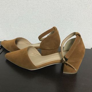 ロデオクラウンズ(RODEO CROWNS)のRODEO CROWNS ストラップパンプス 美品新品(ハイヒール/パンプス)