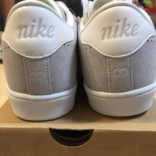 ナイキ(NIKE)のnike zoom tennis classic HFfragmentグレー28(スニーカー)