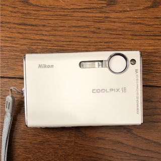 ニコン(Nikon)のデジカメ  ニコン Nikon COOLPIX S8(コンパクトデジタルカメラ)